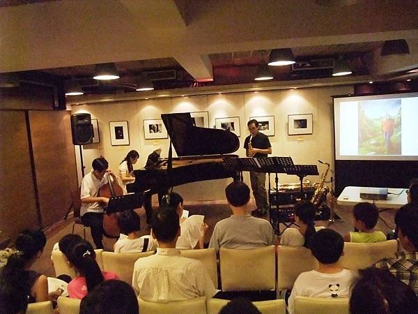 20110820-4 薩克斯叔叔與大提琴哥哥一起去流浪
