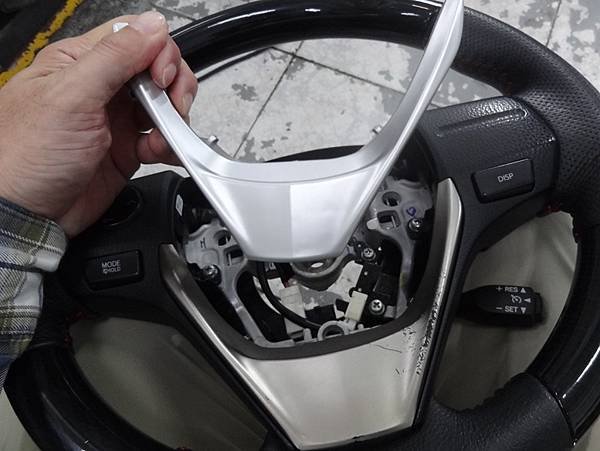 RAV4維修方向機柱及更換前來令片等(6).JPG