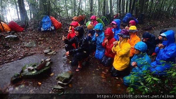 下雨天敬山