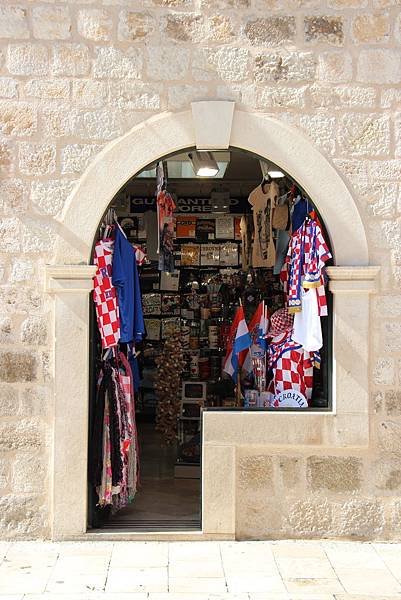 Croatia, Dubrovnik-120613-035-傳統櫥窗及櫃檯