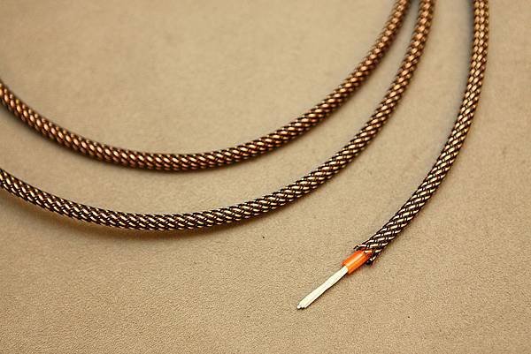 AKG_Wire-16.JPG