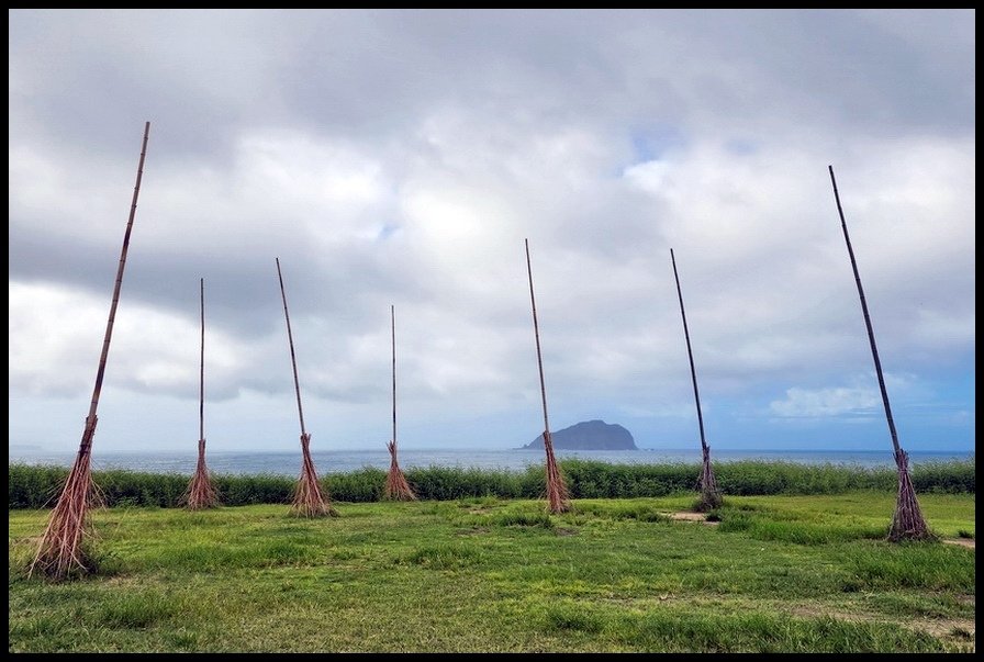 基隆《潮境公園》台灣水準原點、飛天掃帚、巨石相框、鸚鵡螺溜滑