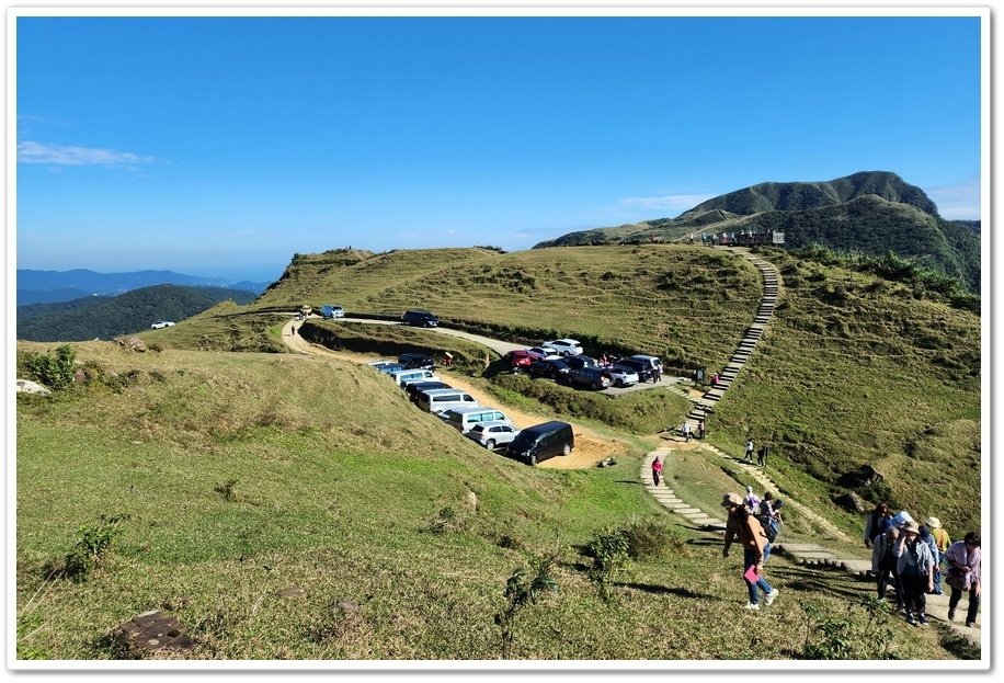 宜蘭與新北交界的《桃源谷青青草原》坐擁360度的山海無敵美景