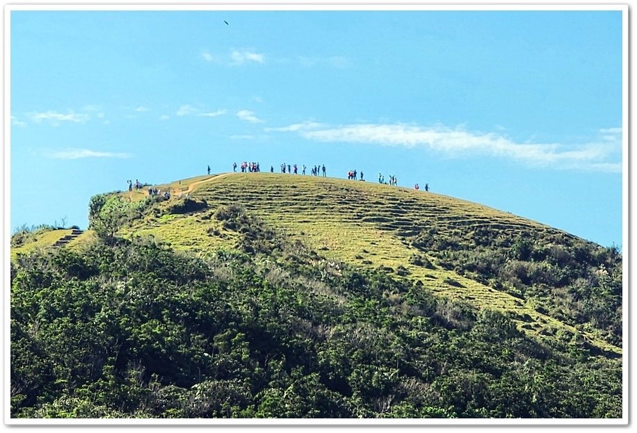 宜蘭與新北交界的《桃源谷青青草原》坐擁360度的山海無敵美景