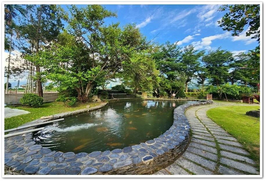 台東《山水軒渡假村》住宿＋早餐＋百草蒸氣藥浴＋SPA泳池＋免