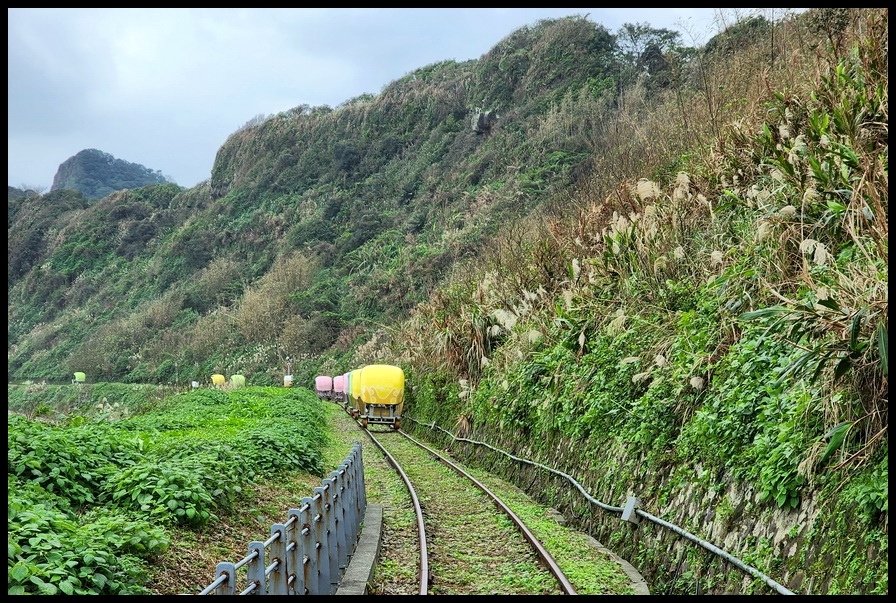 新北市八斗子《深澳鐵道自行車》騎乘在海天一色的東北角海岸風光