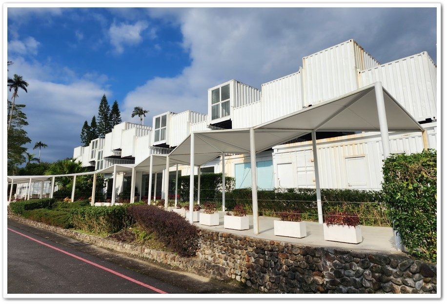 宜蘭礁溪全台最大貨櫃屋《Herbelle龍潭湖畔悠活園區》喝