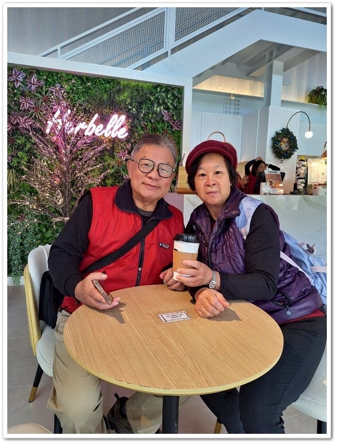 宜蘭礁溪全台最大貨櫃屋《Herbelle龍潭湖畔悠活園區》喝