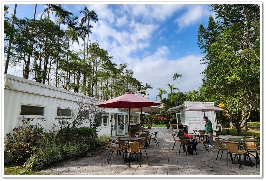 宜蘭礁溪全台最大貨櫃屋《Herbelle龍潭湖畔悠活園區》喝