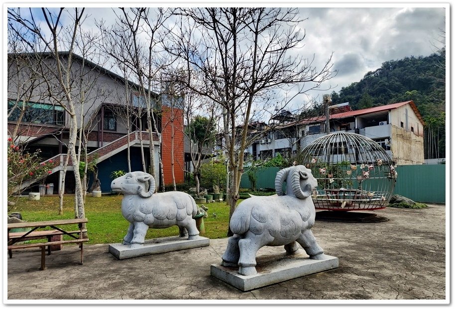 南投《牛耳町石雕公園》牛耳藝術渡假村『亞洲首座素人雕塑林園』