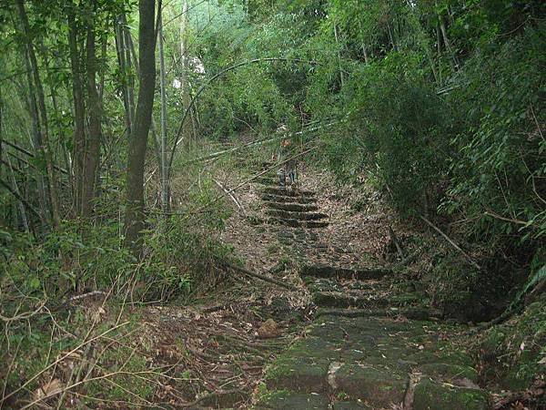 金露天宮、七星南峰、凱達格蘭遺址