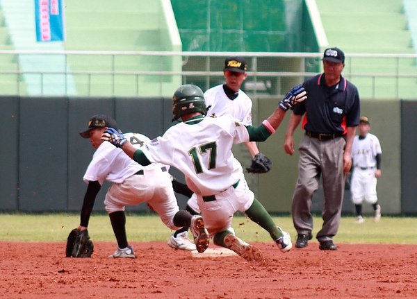 高苑林子偉(右)單場5打席共獲4次保送、1安打.JPG
