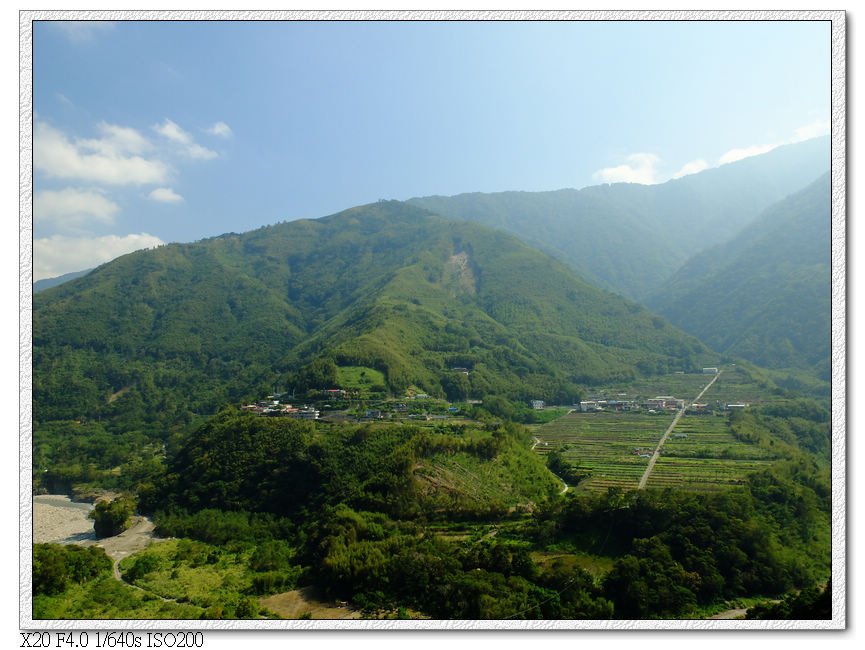 遠眺爺亨梯田