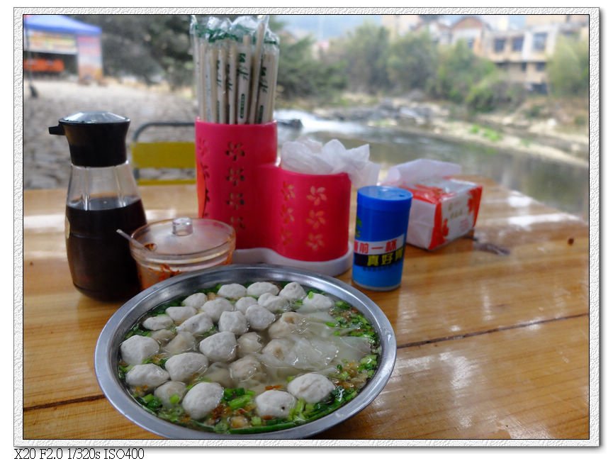 十元買早餐~滿滿料的魚丸餛飩湯