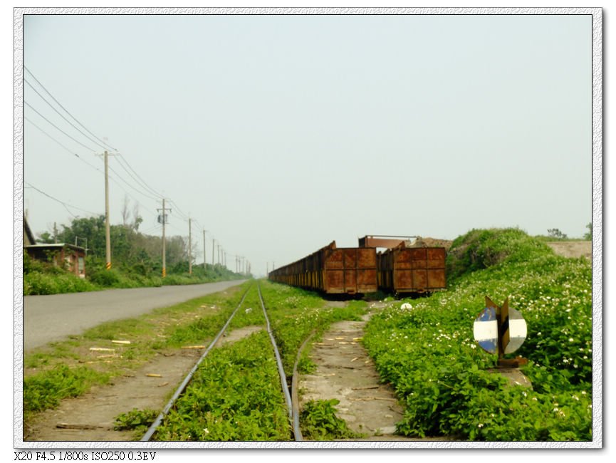 轉轍器跟裝蔗場的空車