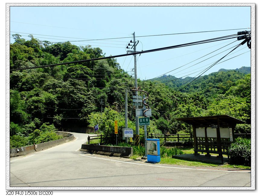 11:22 中正露營區站牌下車,還要走900m才會到停車場,最後11:35回到停車場