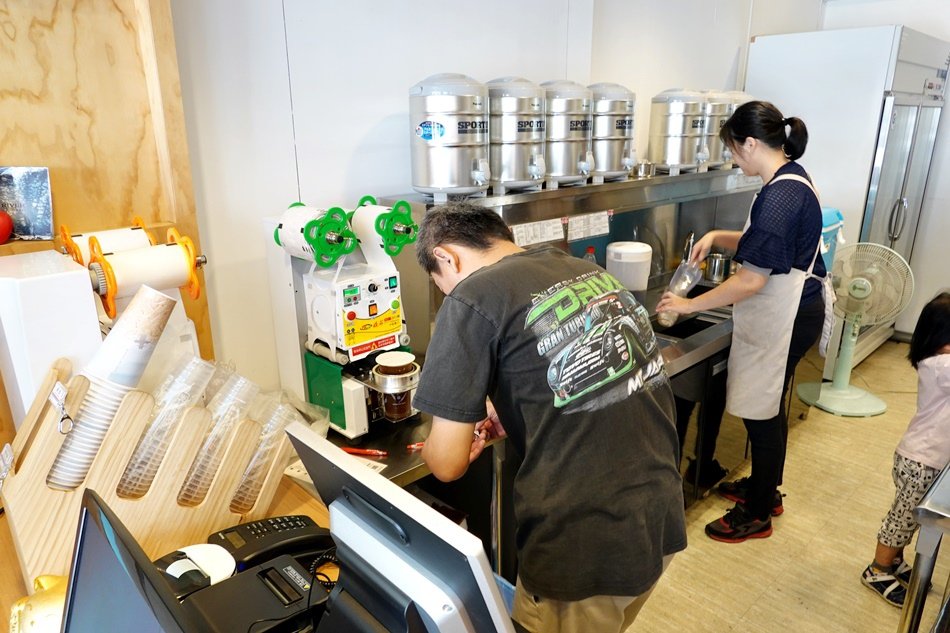 台南成大商圈植作茶豆穀類無咖啡因手搖飲料專賣店採用低溫烘焙天然穀飲料