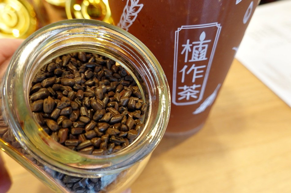 台南成大商圈植作茶豆穀類無咖啡因手搖飲料專賣店採用低溫烘焙天然穀飲料