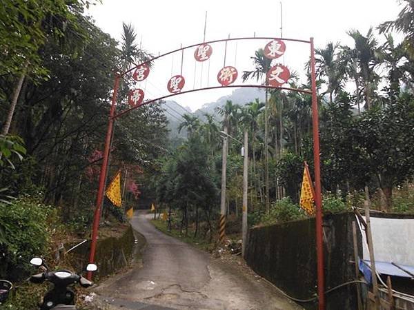 姐姐寶藏巖.花園新城賞櫻.癮水圳道步道.屈尺古道.櫻花街.東聖宮.五十六份登山步道 089