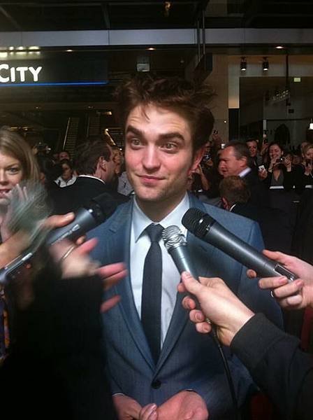 RobertPattinsonMM (Medium).jpg