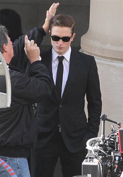 Pattinson(7) (Medium).jpg