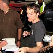 HOTNEWRobertPattinsonPics8thJuly20113 (Medium).jpg