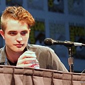 FanPicsRobertPattinsonComicCon9.jpg