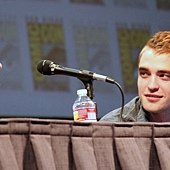 FanPicsRobertPattinsonComicCon17.jpg