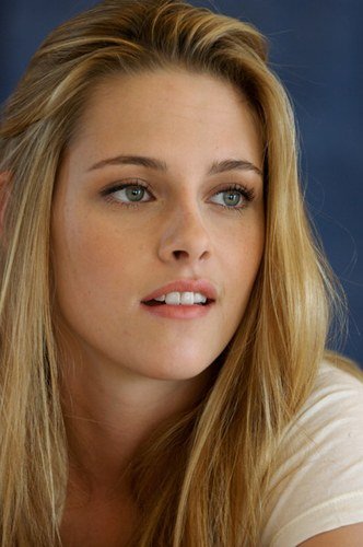 kristen-stewart-blonde-hairstyle-2