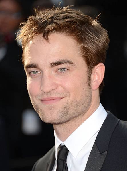 RobertPattinsonOTRRedCarpetCannes2