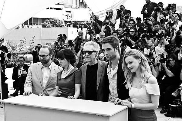 NEWRobertPattinsonInCannes6