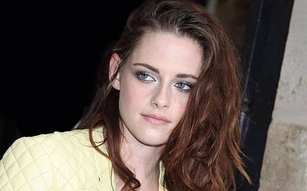 Kristen_Stewart_attends_Balenciaga_Spring_6xpKET31gInl 拷貝