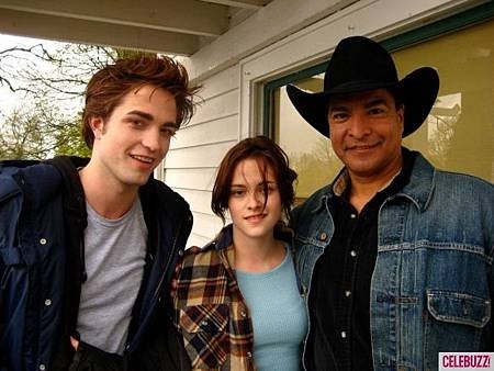 robert-pattinson-kristen-stewart-gil-birmingham-580x435