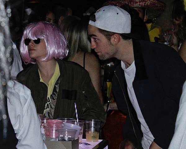 pattinsonlife kstewartfanshalloweenparty2012 (6) (1)