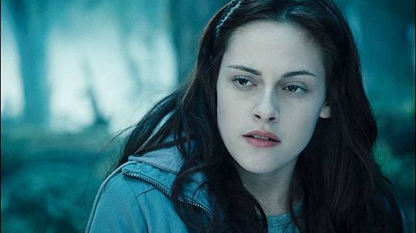 Bella-Twilight-trailer-3-HQ-bella-swan-2558588-2185-1224