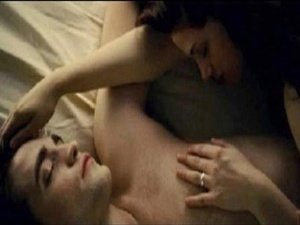 bella_edward_breaking_dawn_sex_scene_1_400x300