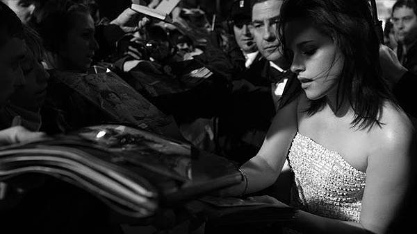 BAFTA-with-Kristen-Stewart-by-Greg-Williams-007