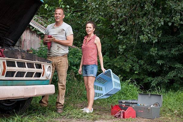 Kevin-Costner-and-Diane-Lane-in-Man-of-Steel-2013-Movie-Image