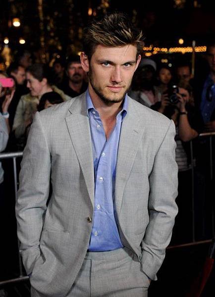 alex-pettyfer-attends-beastly-premiere-los-angeles-1122577560