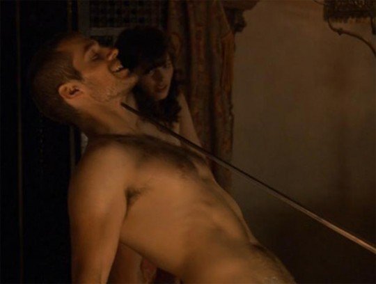 Henry-Cavill-topless-540x408