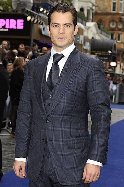 Henry-Cavill_13jun13_rexfeatures_b_592x888_1