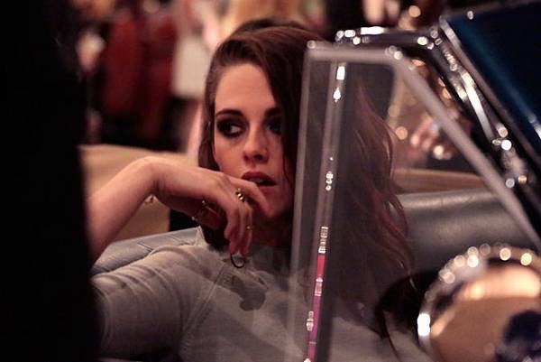 chanel-metiers-d-art-show-03-kristen-stewart