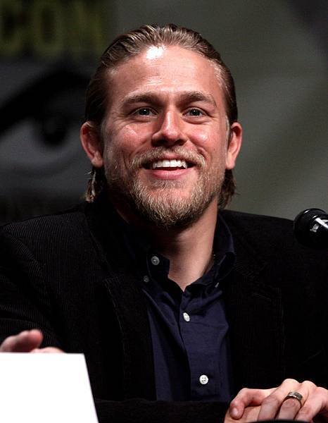 Charlie_Hunnam_by_Gage_Skidmore_3