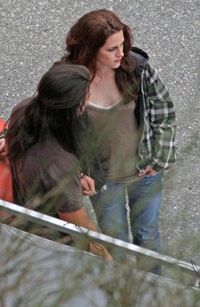 kristen-stewart-newmoon-3309-14_preview.jpg