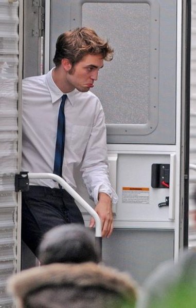 robert-pattinson-suit-6189-7_preview.jpg