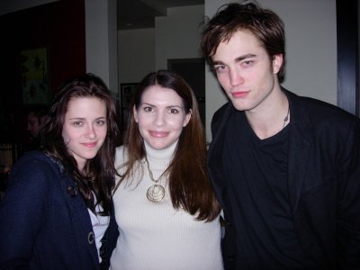 stephenie-meyer-with-the-cast-stephenie-meyer-798544_400_3001.jpg