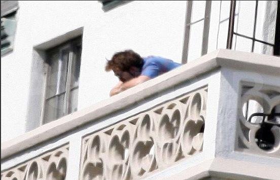 Robsten on balcony.jpg