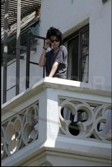 Robsten on balcony_03.jpg