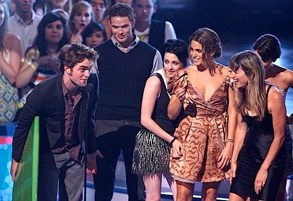 gallery_enlarged-twilight-cast-teen-choice-awards-2009-08102009-04.jpg