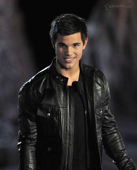 gallery_main-taylor-lautner-scream-2009-spike-tv-10182009-04.jpg